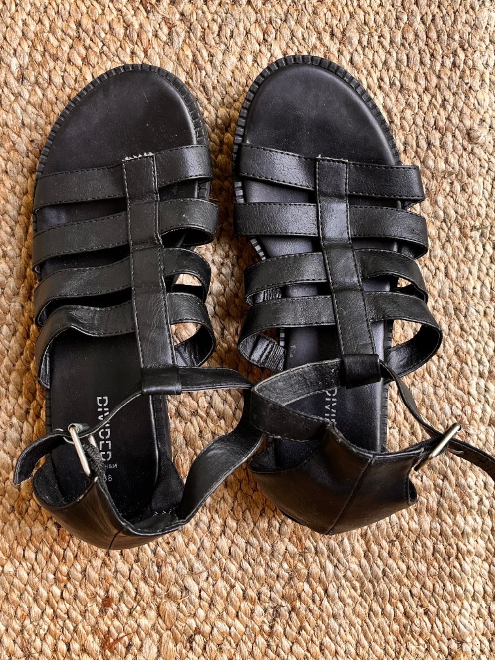 Divided h&m black sandals size 7
